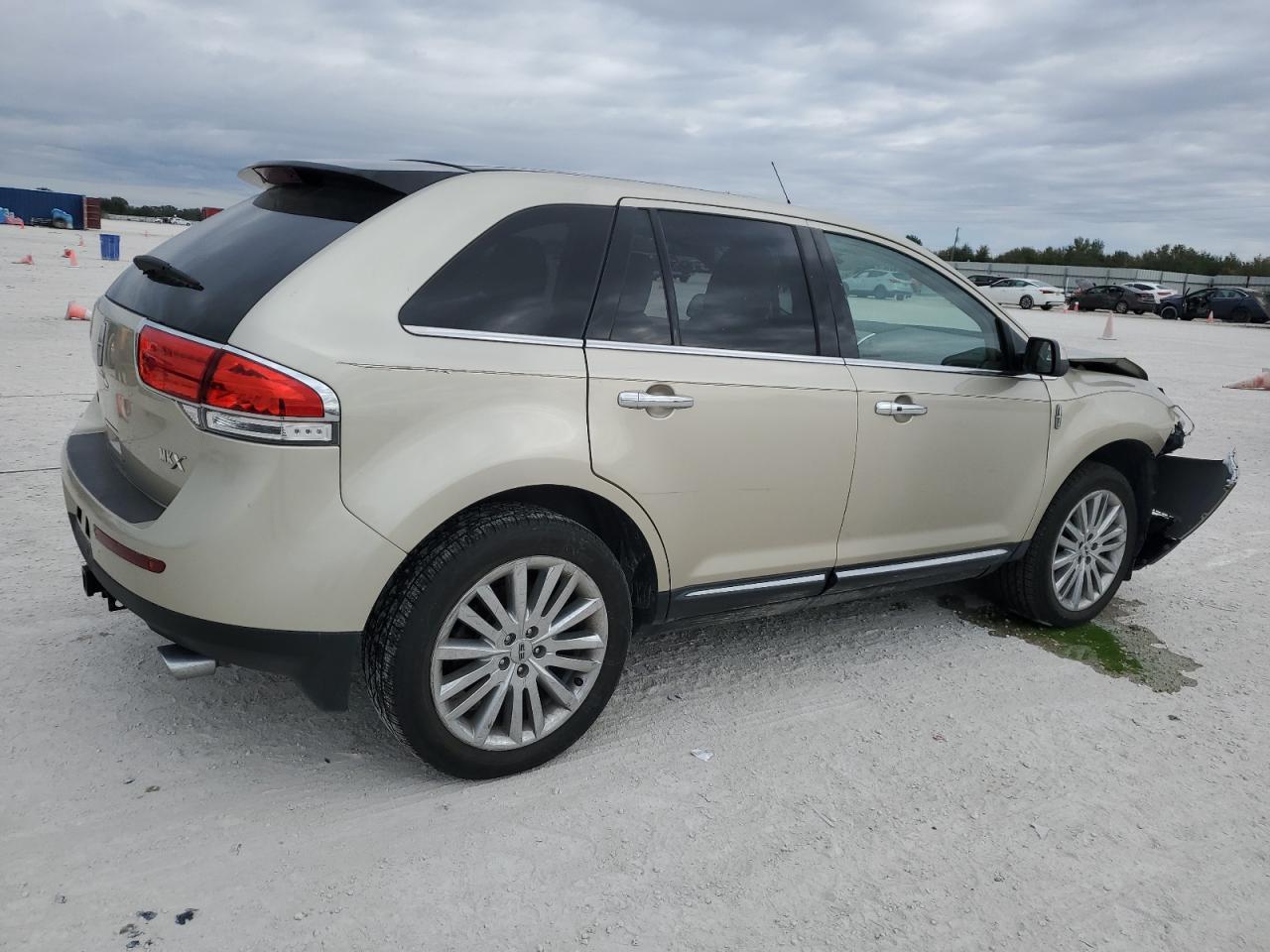 2011 Lincoln MKX - Image 3