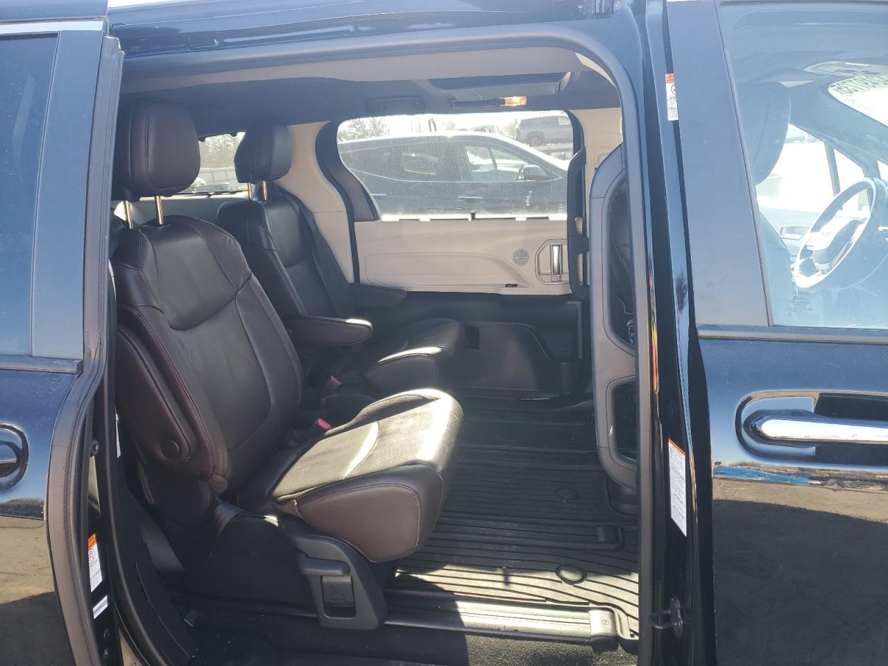2021 Toyota Sienna - Image 11