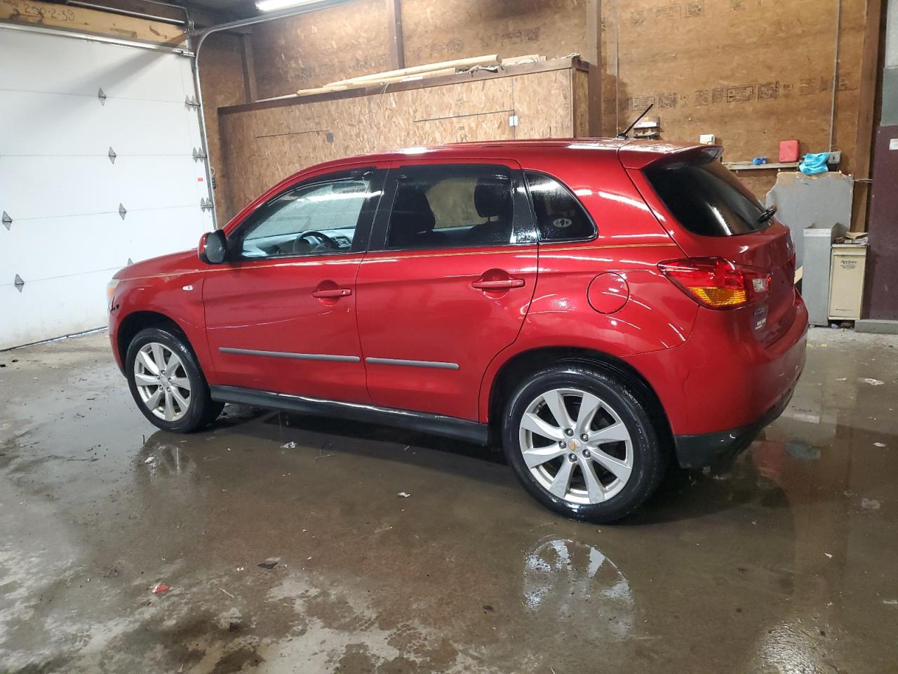 2013 Mitsubishi Outlander - Image 2