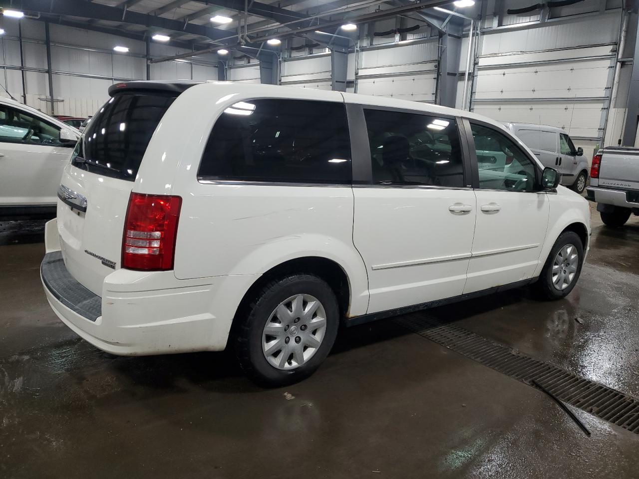 2009 Chrysler Town & Country - Image 3