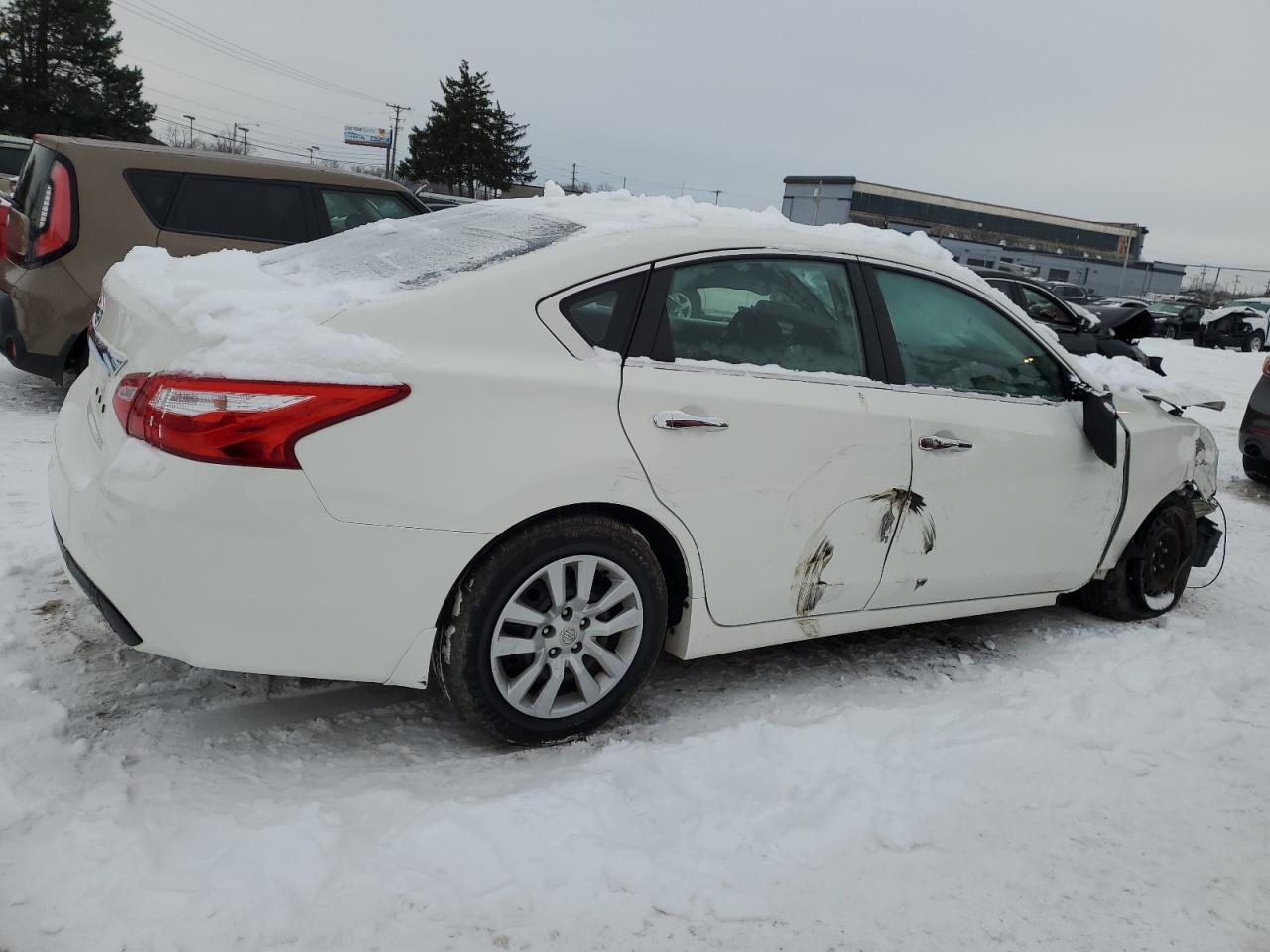 2017 Nissan Altima - Image 3