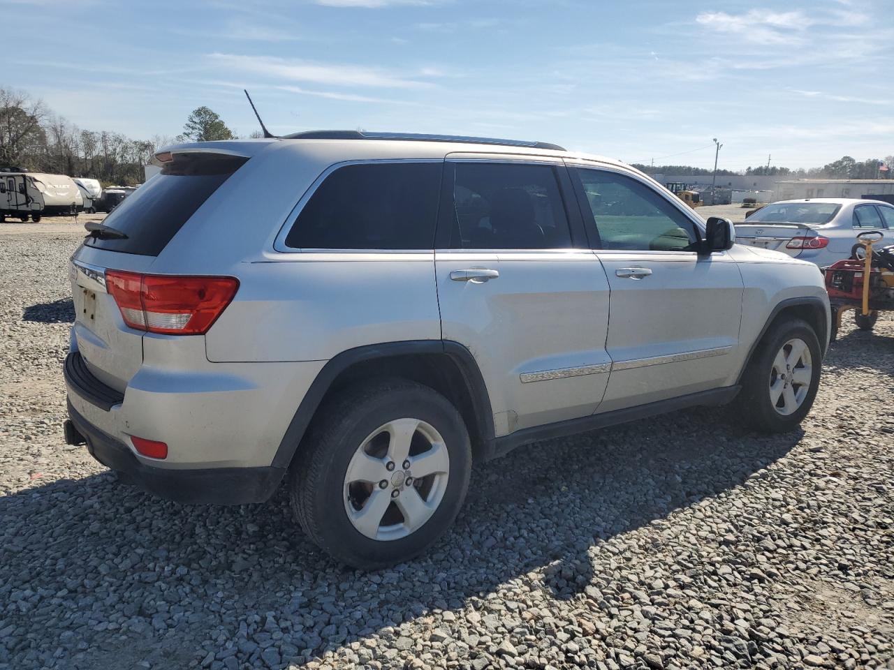 2011 Jeep Grand Cherokee - Image 3