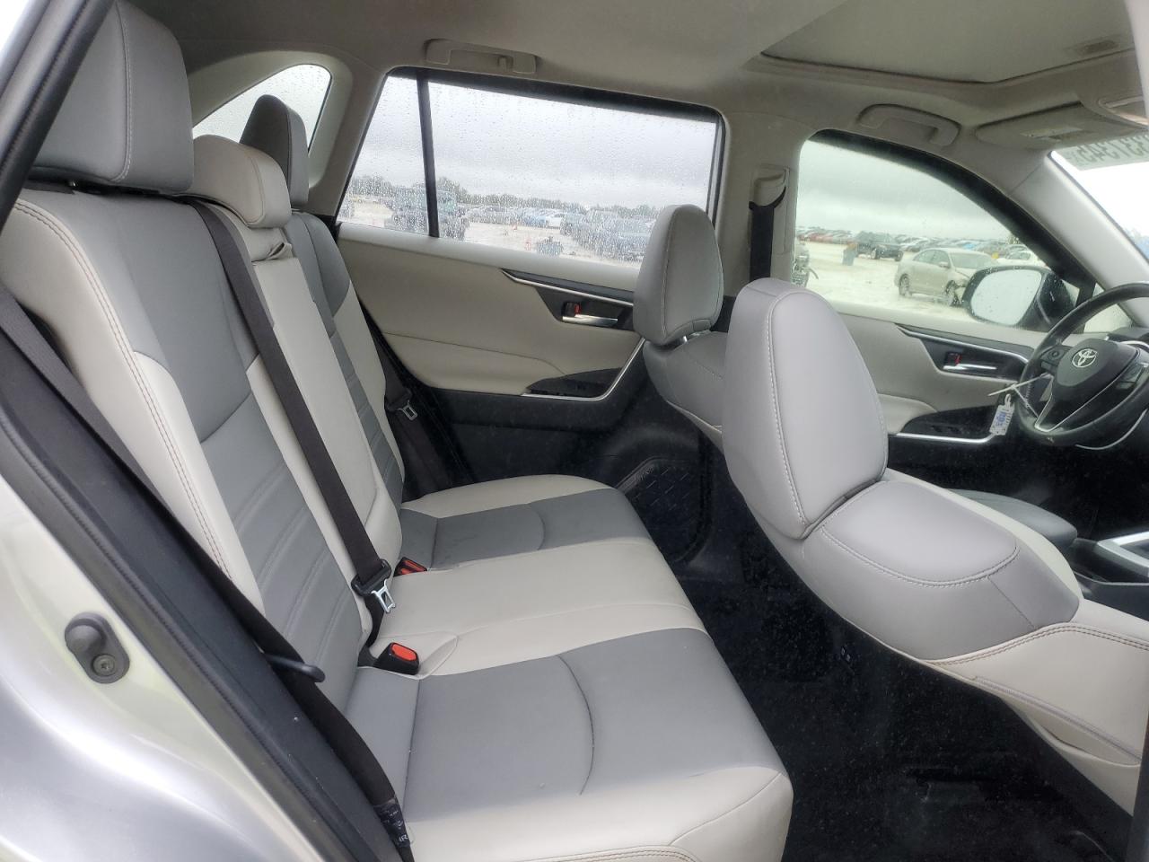 2020 Toyota RAV 4 - Image 11