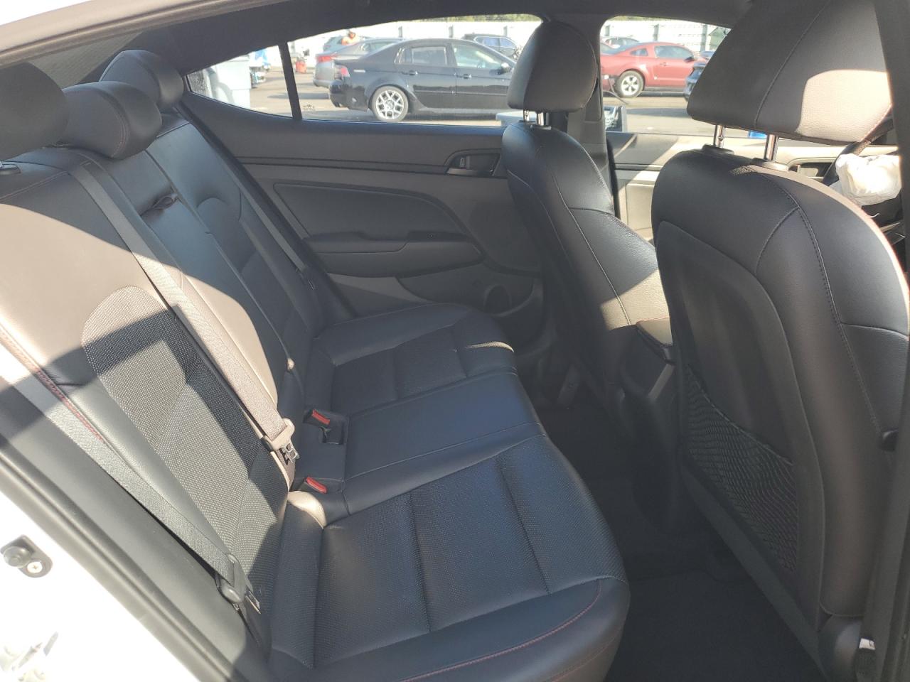 2017 Hyundai Elantra - Image 10