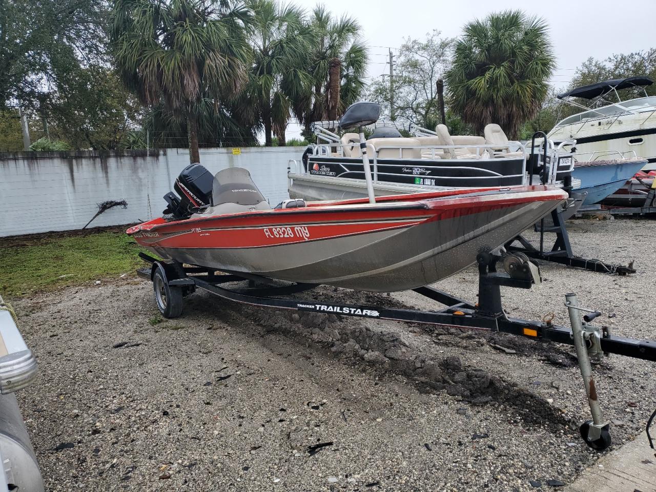 2005 Bass Boat zu verkaufen in West Palm Beach, FL - Side