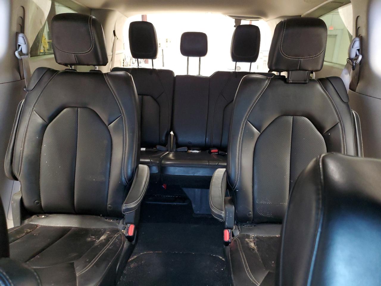 2020 Chrysler Voyager - Image 10