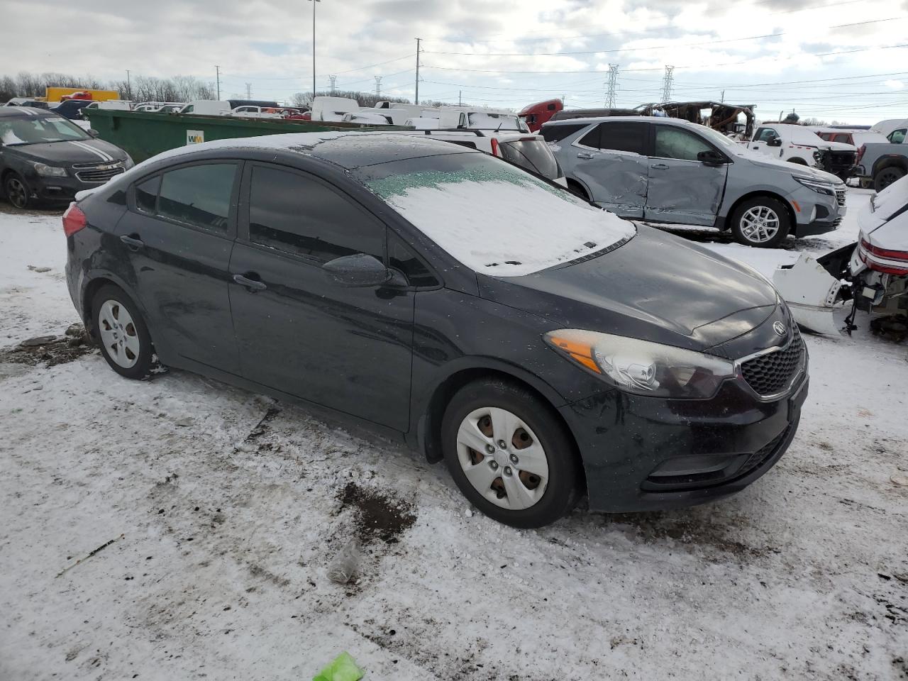 VIN KNAFK4A64F5272168 2015 KIA FORTE no.4