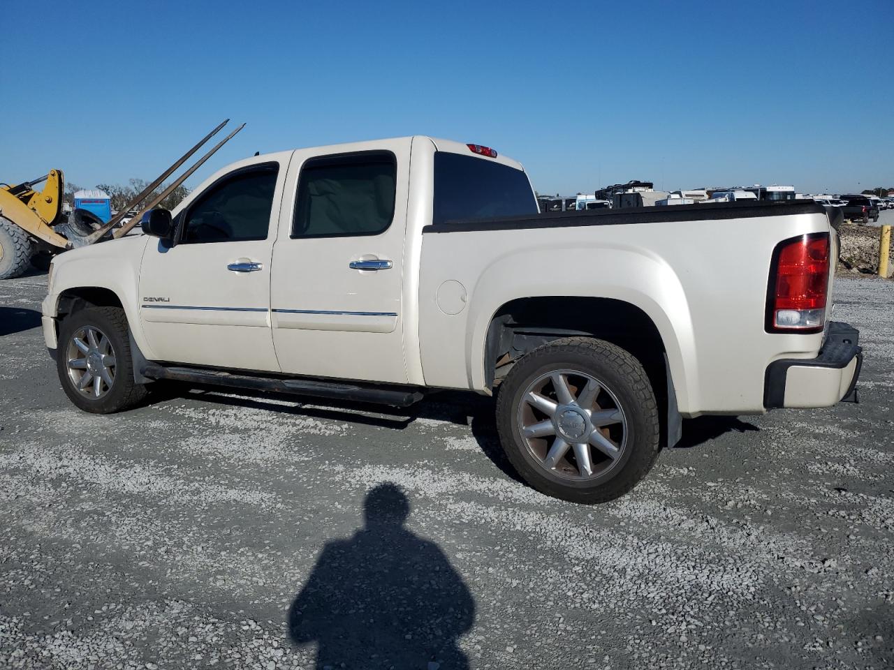 2011 GMC Sierra - Image 2