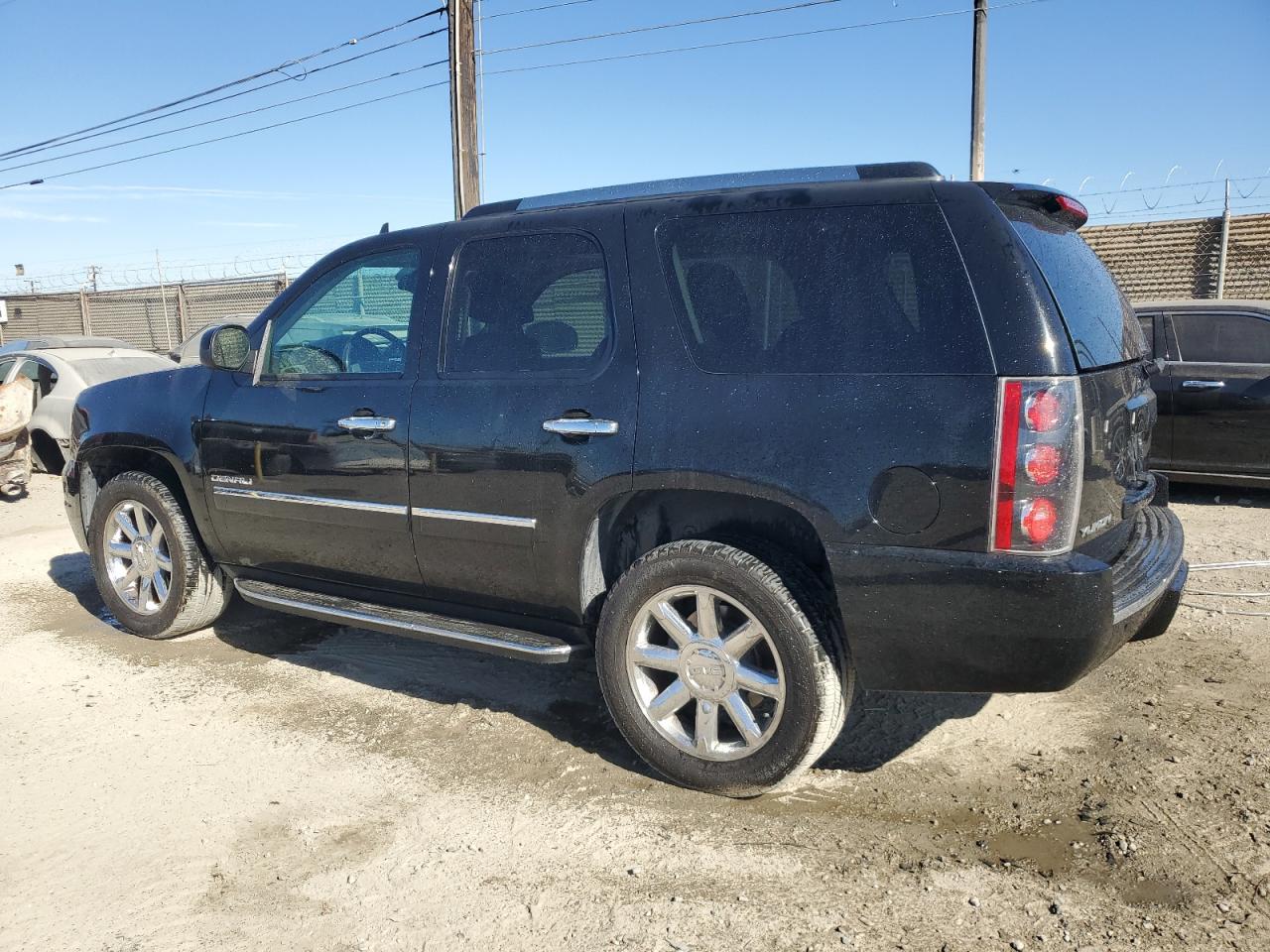 2013 GMC Yukon - Image 2