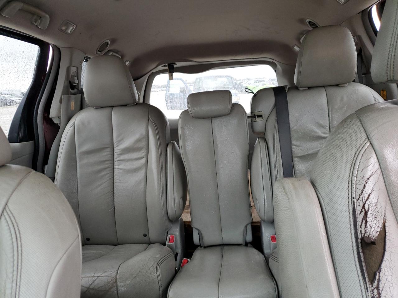 2012 Toyota Sienna - Image 10