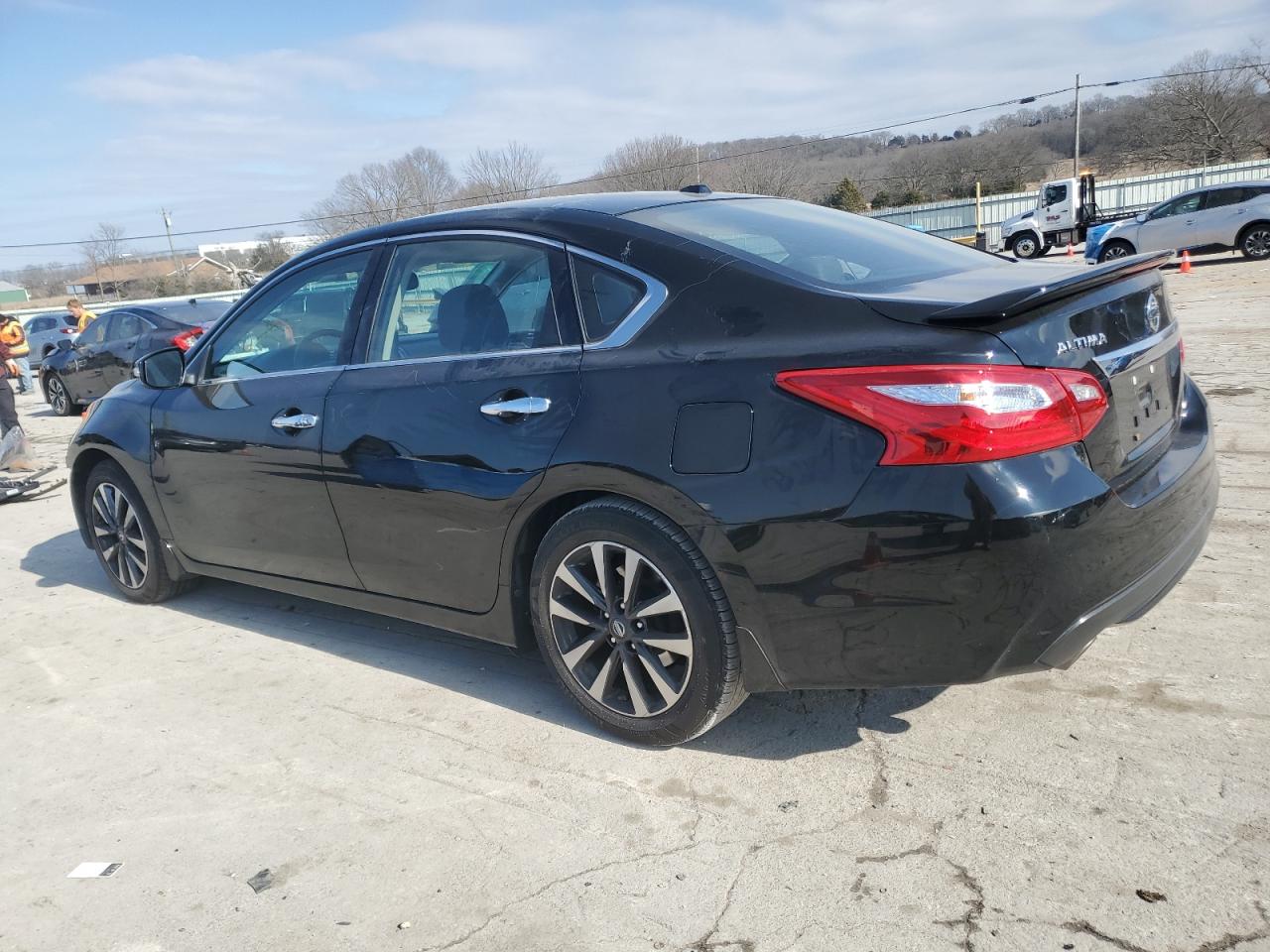 2017 Nissan Altima - Image 2