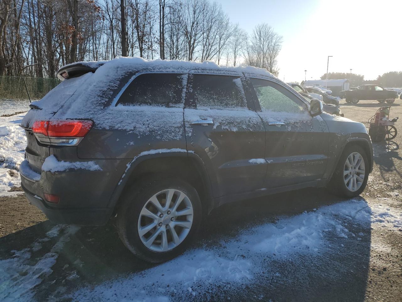 2017 Jeep Grand Cherokee - Image 3