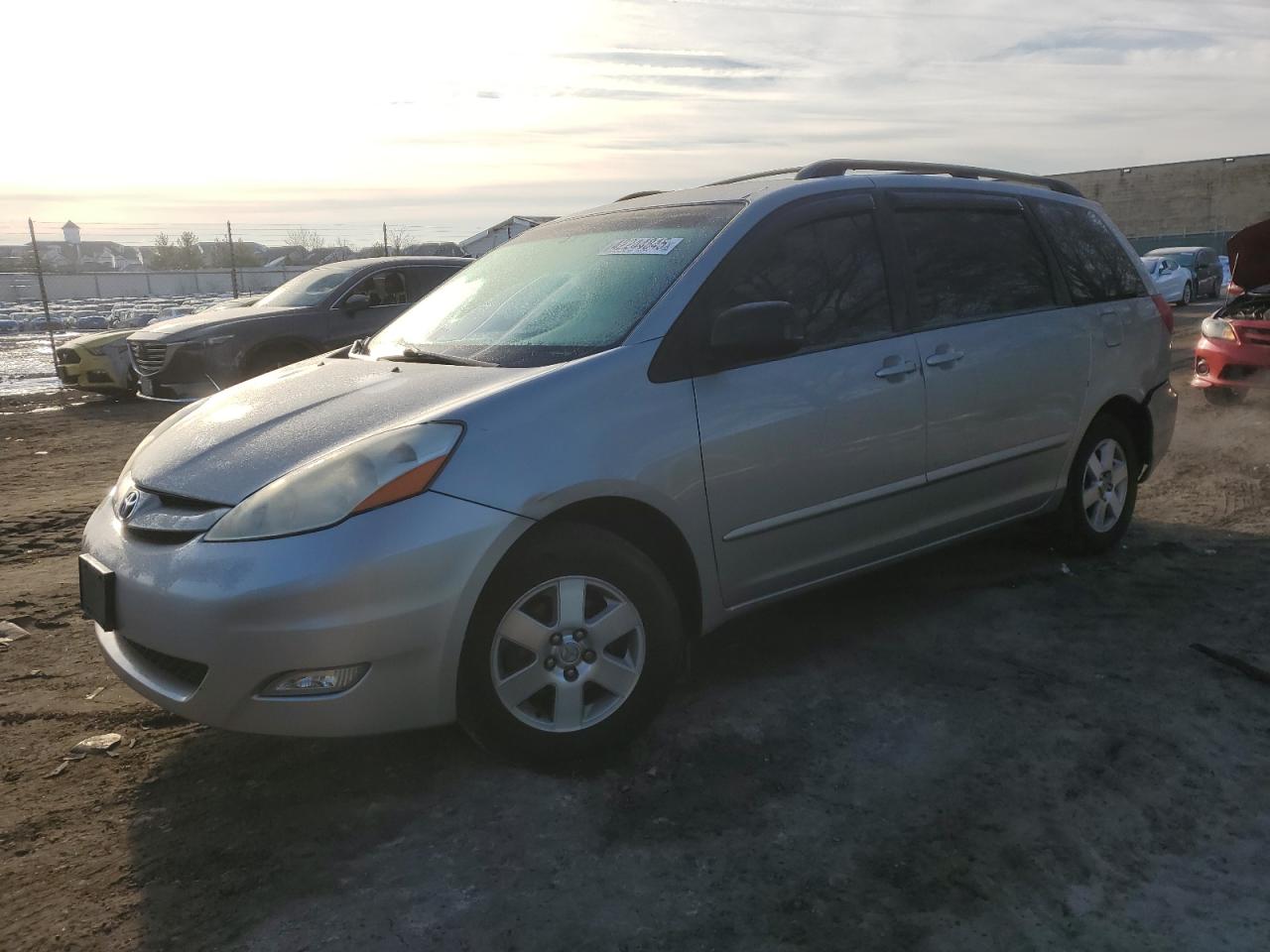 2006 Toyota Sienna - Image 1