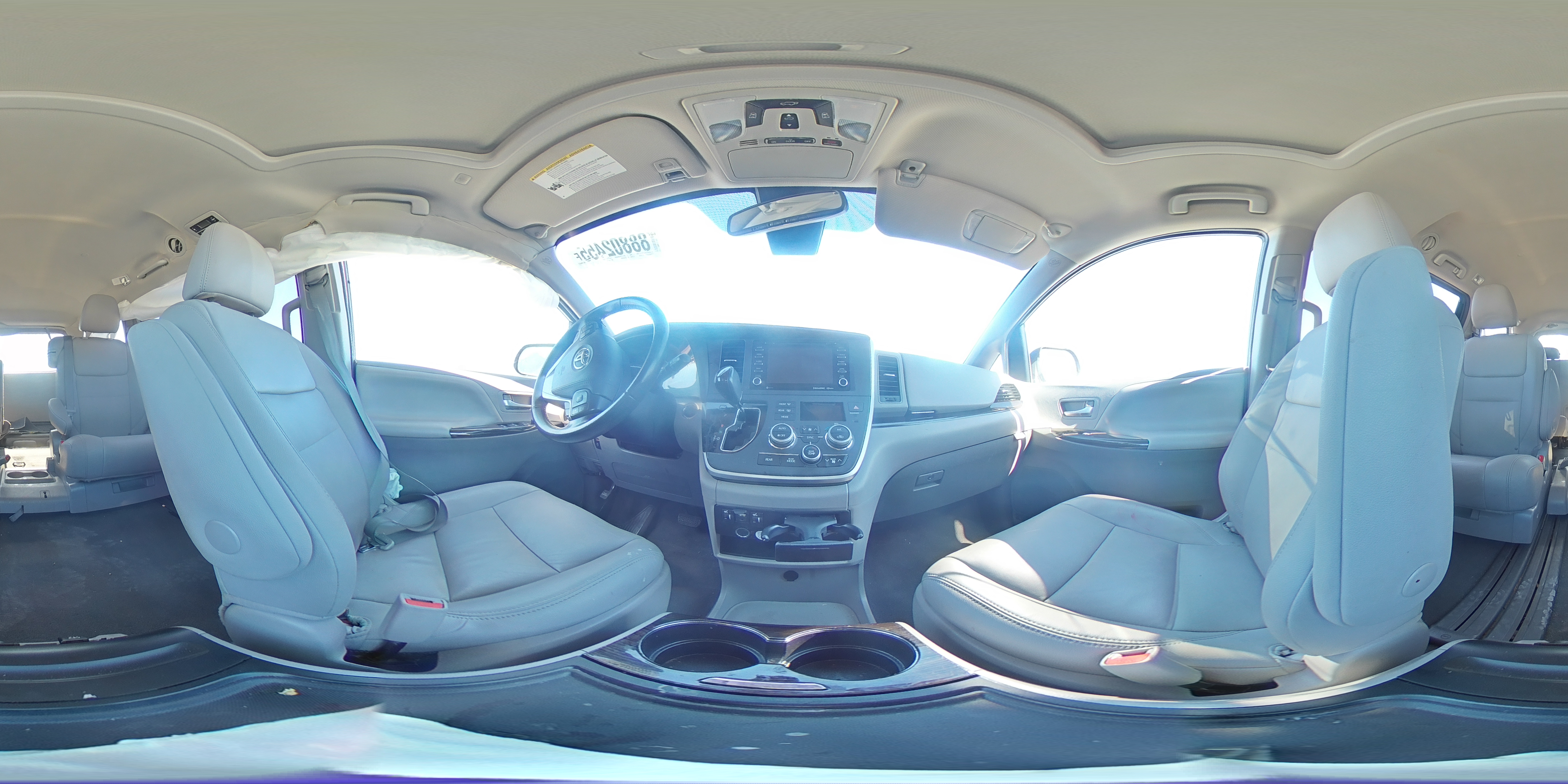 2020 Toyota Sienna - Image 13