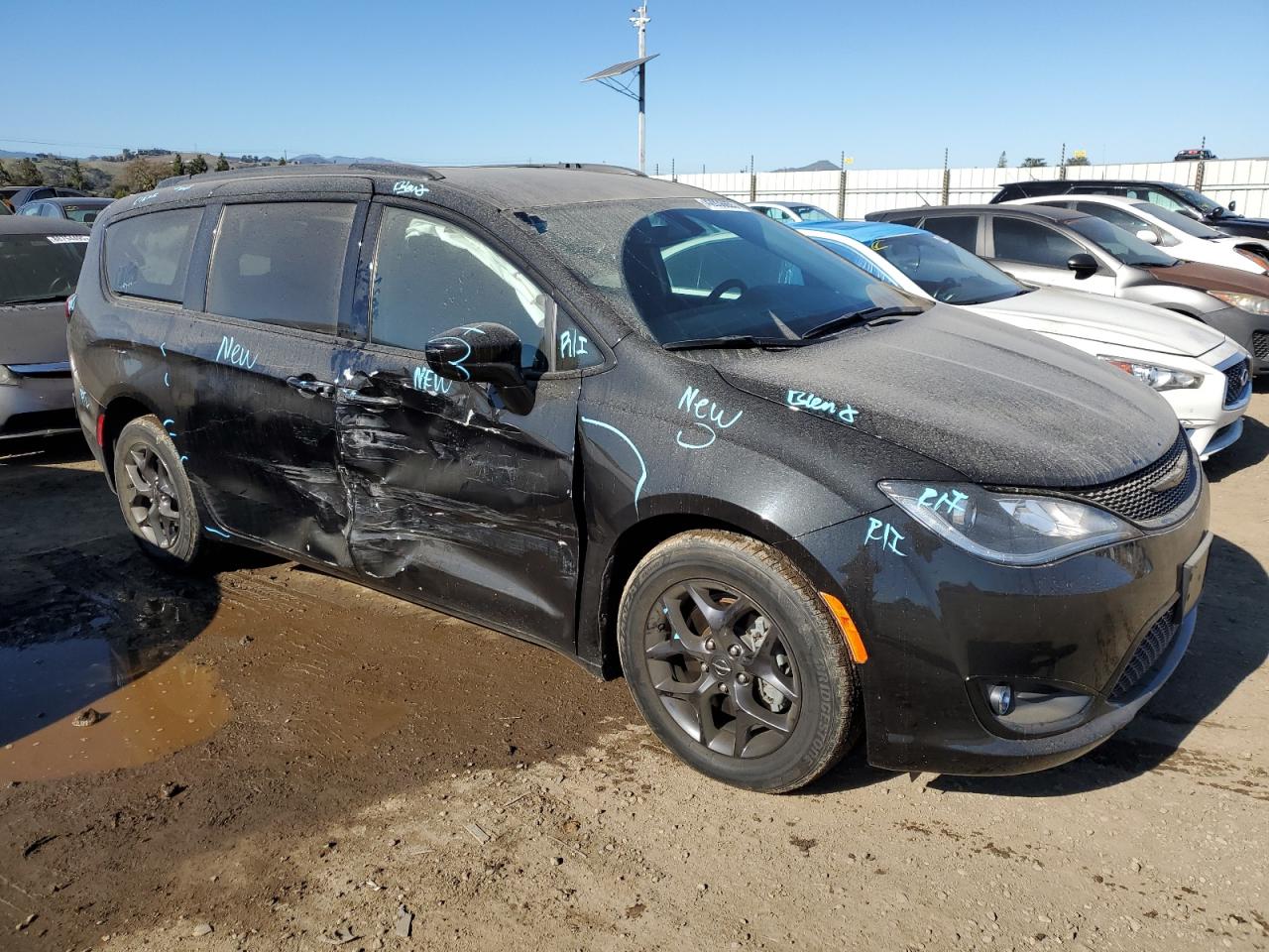 2020 Chrysler Pacifica - Image 4