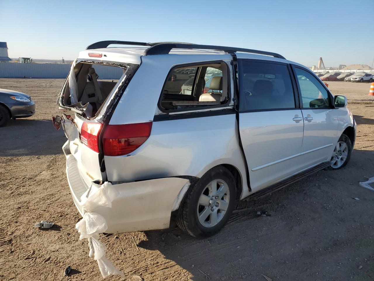 2004 Toyota Sienna - Image 3