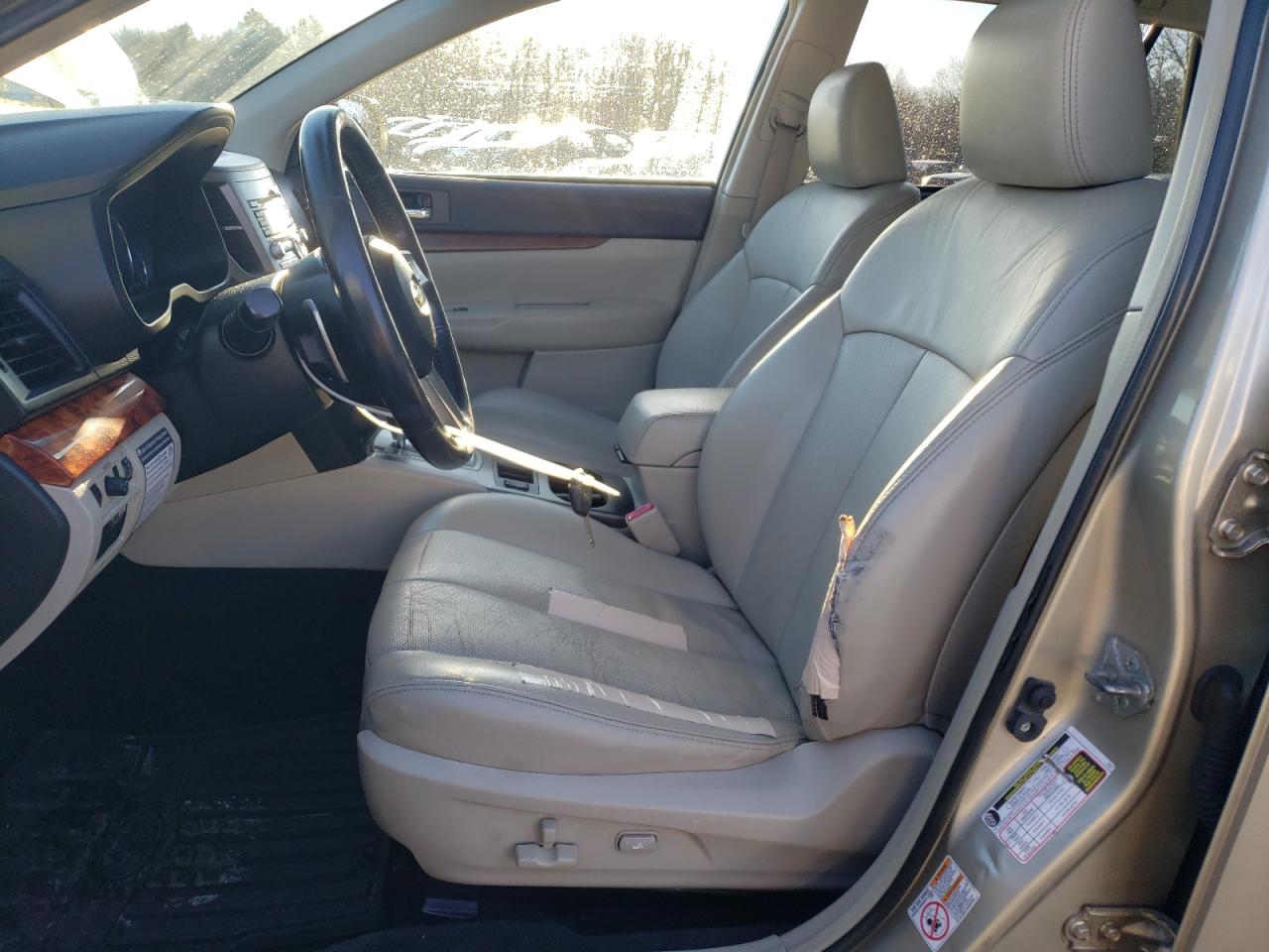 2010 Subaru Outback - Image 7