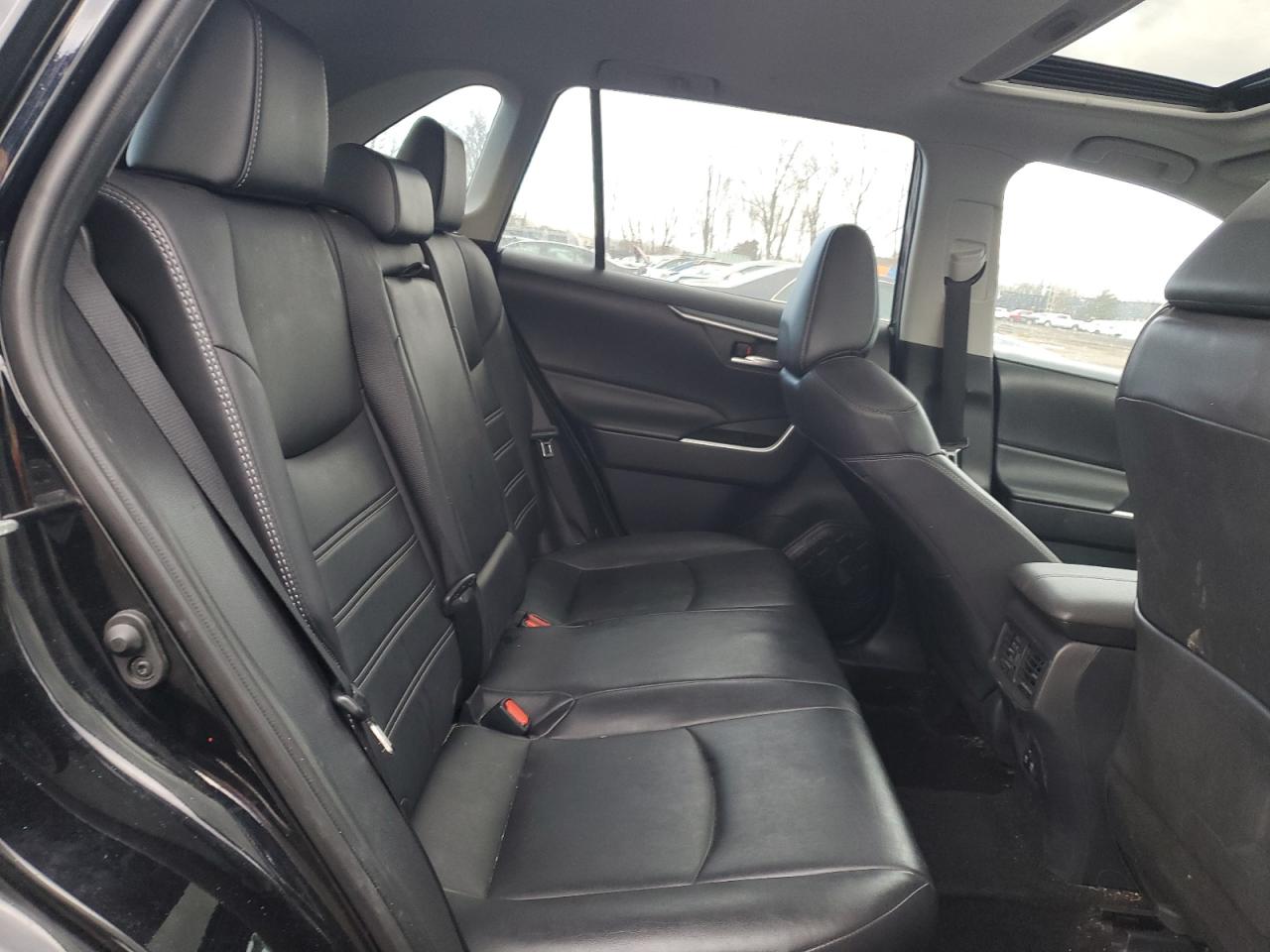 2019 Toyota RAV 4 - Image 12