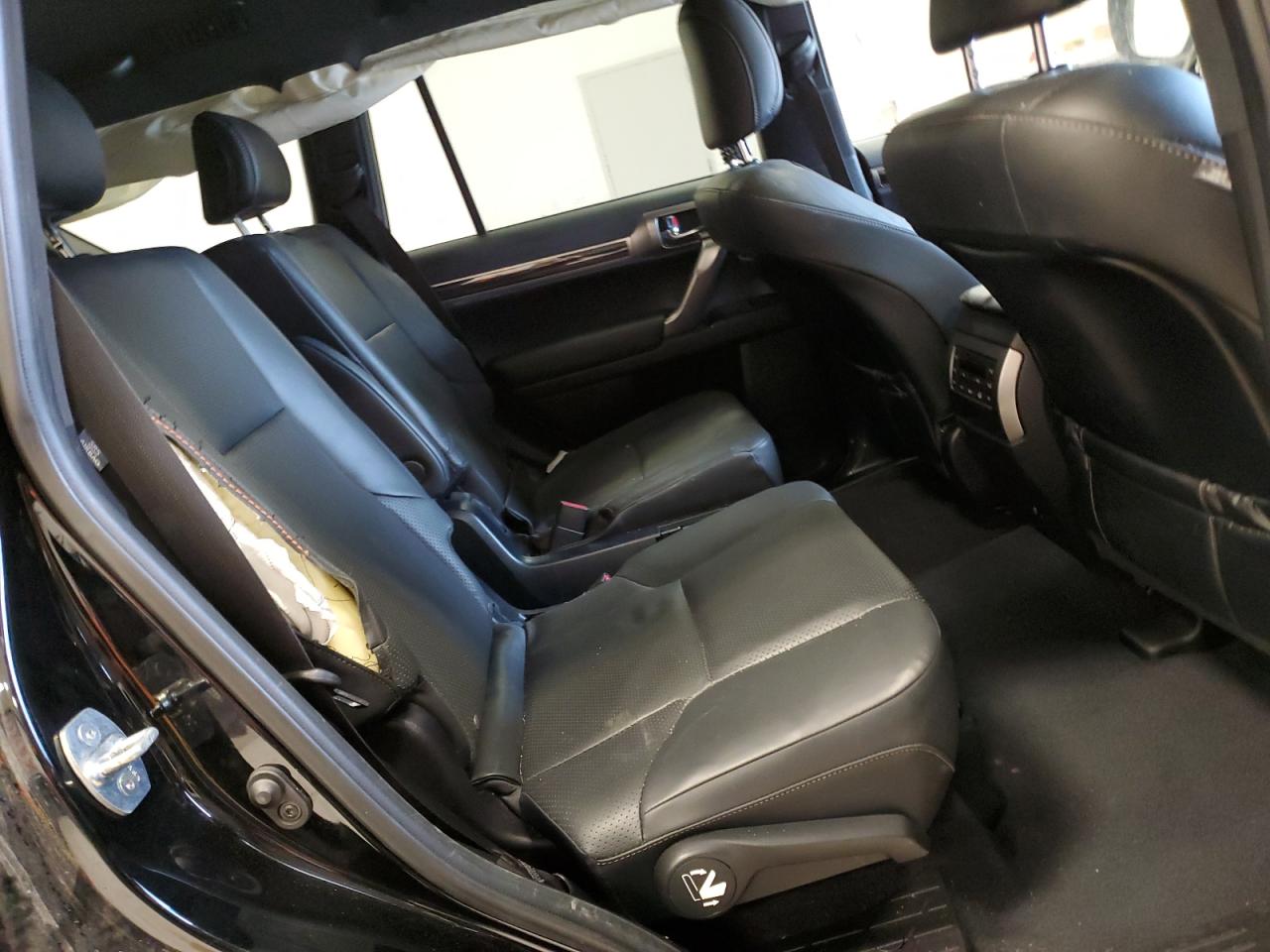 2023 Lexus GX - Image 11