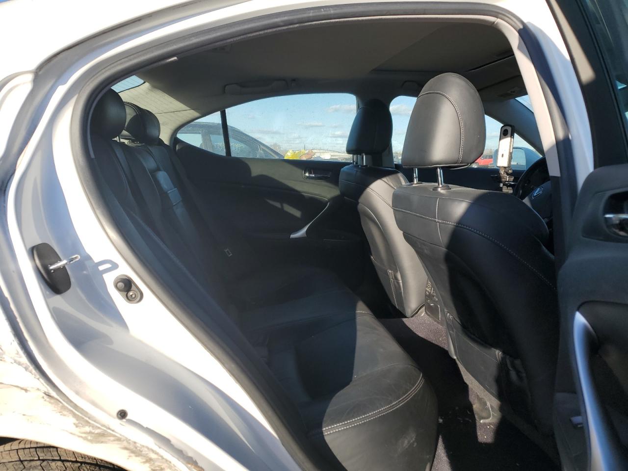 2010 Lexus IS - Image 11