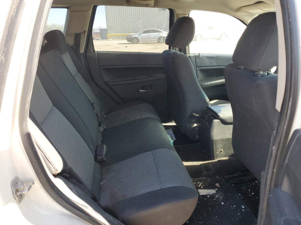 2010 Jeep Grand Cherokee - Image 11