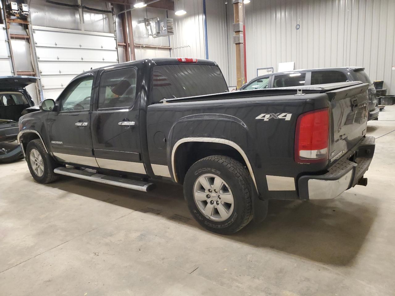 2011 GMC Sierra - Image 2