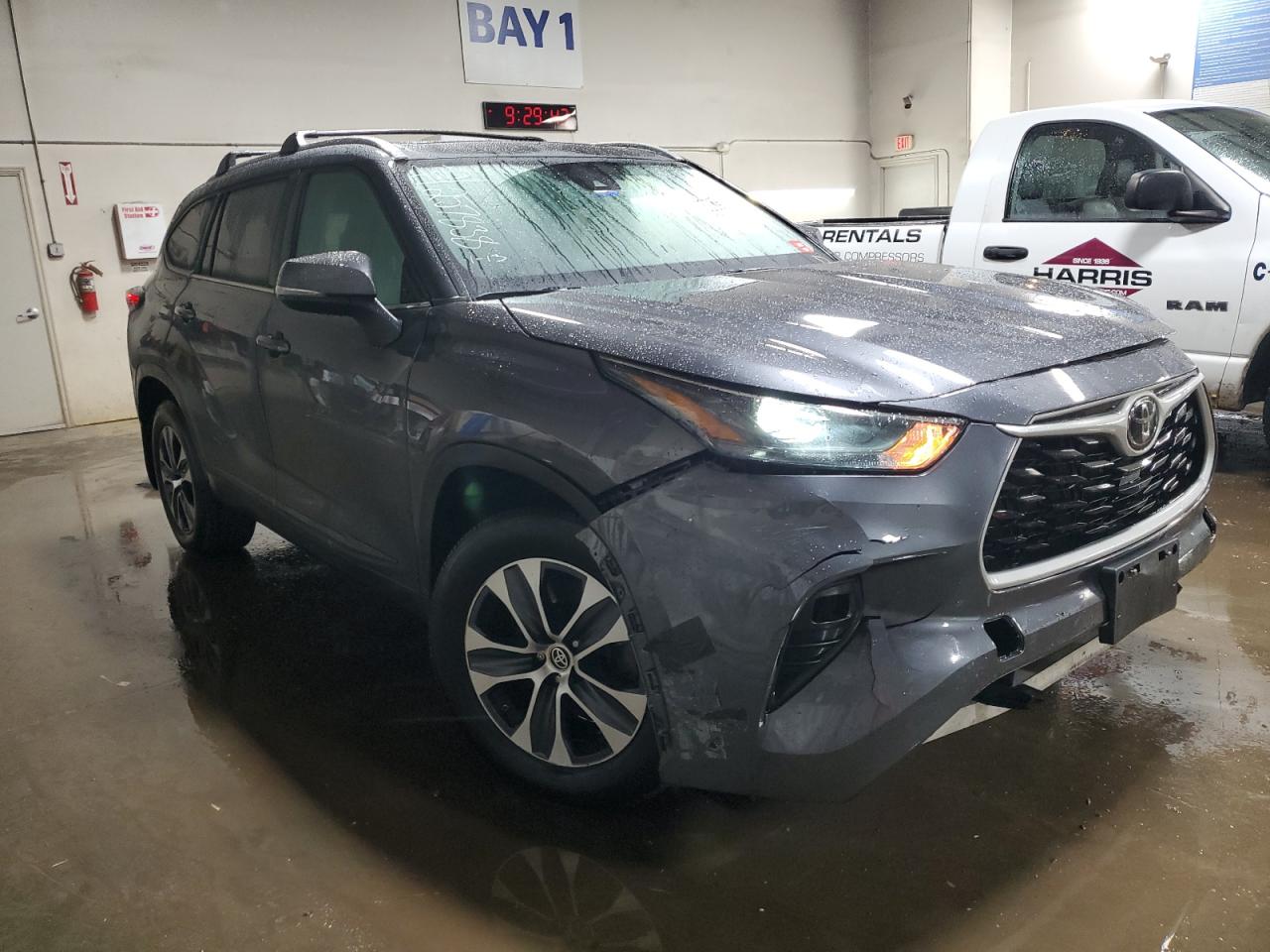 2022 Toyota Highlander - Image 4