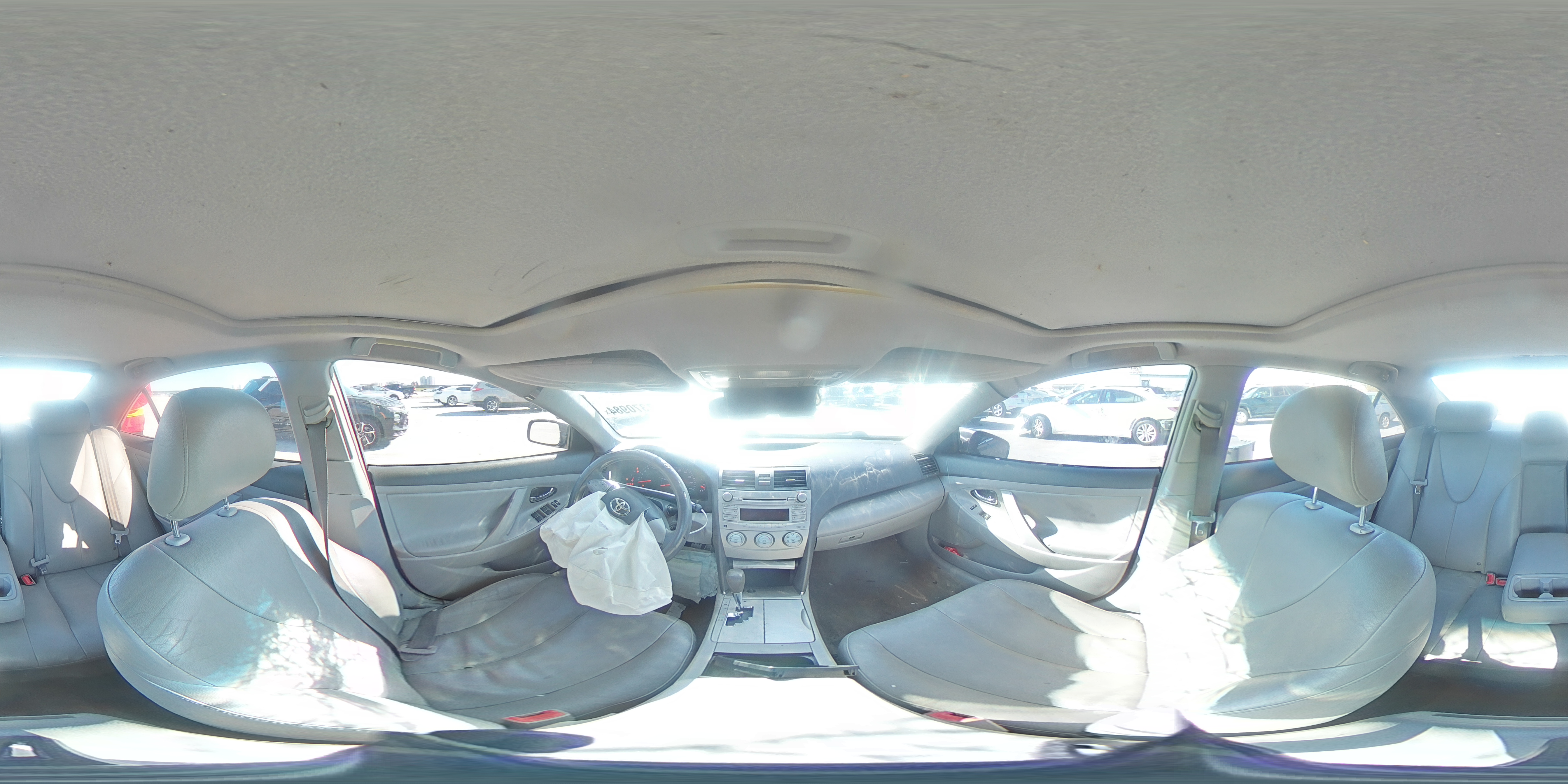 2010 Toyota Camry - Image 12