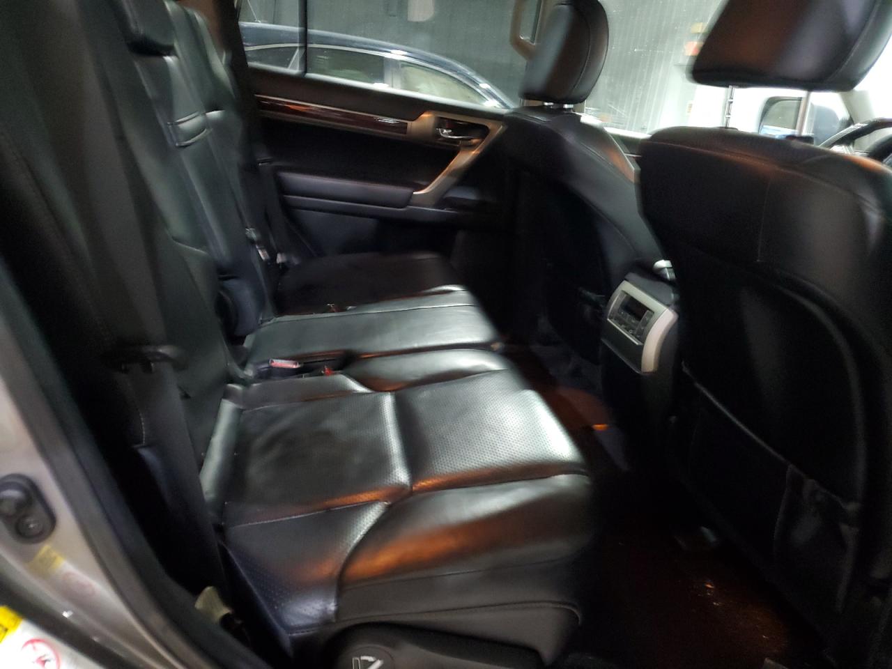 2010 Lexus GX - Image 11