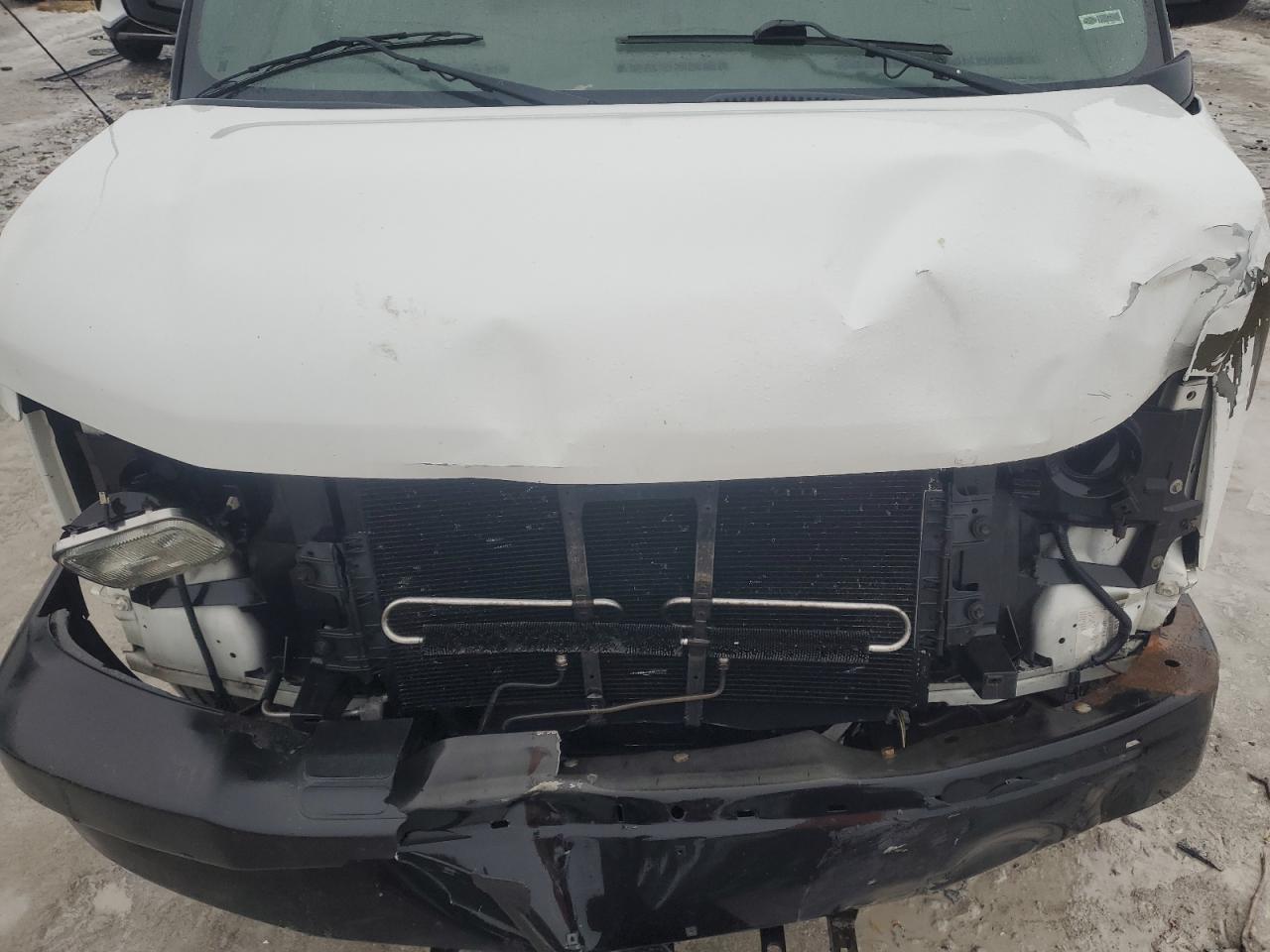2011 Chevrolet Express - Image 12