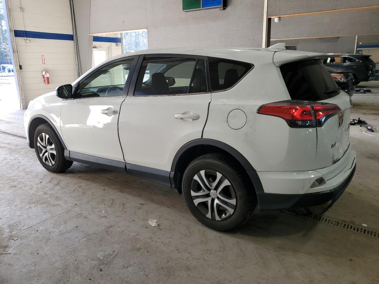 2018 Toyota RAV 4 - Image 2