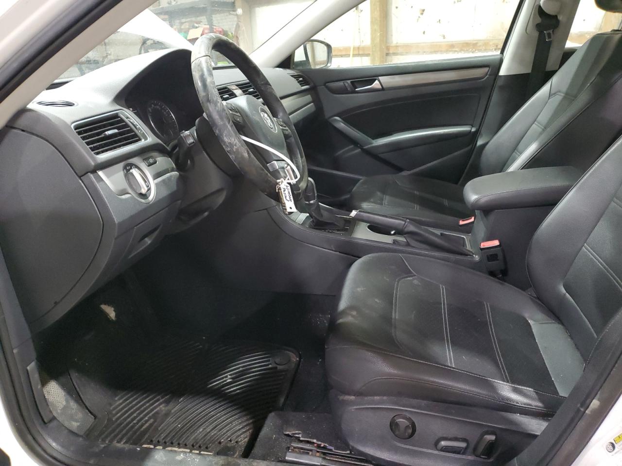 2014 Volkswagen Passat - Image 7