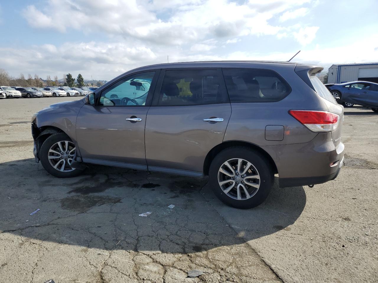 2014 Nissan Pathfinder - Image 2