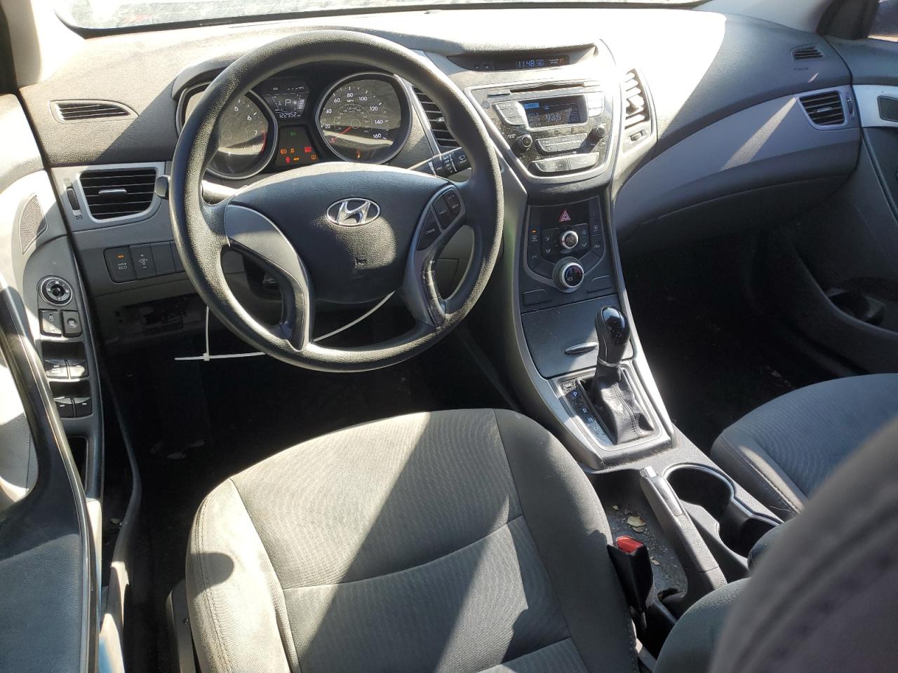 2016 Hyundai Elantra - Image 8
