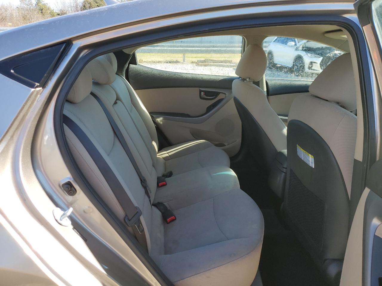 2014 Hyundai Elantra - Image 10