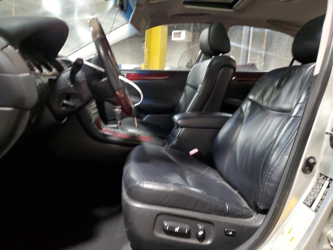 2004 Lexus ES - Image 7