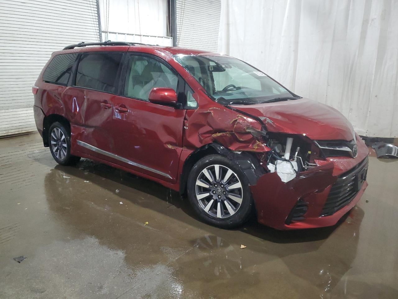 2020 Toyota Sienna - Image 4