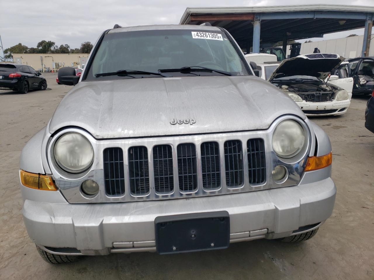 2007 Jeep Liberty (North America) - Image 5