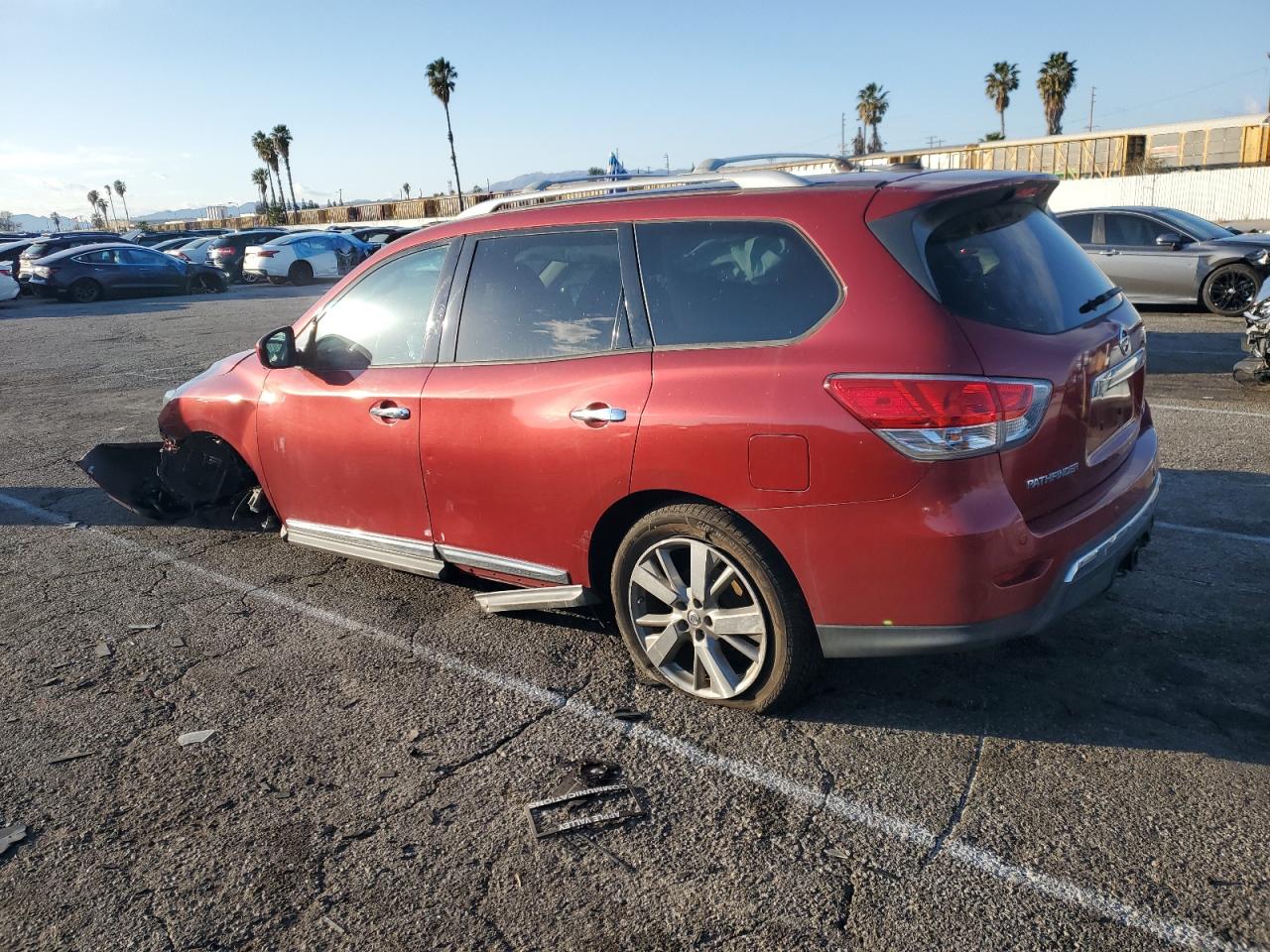 2016 Nissan Pathfinder - Image 2