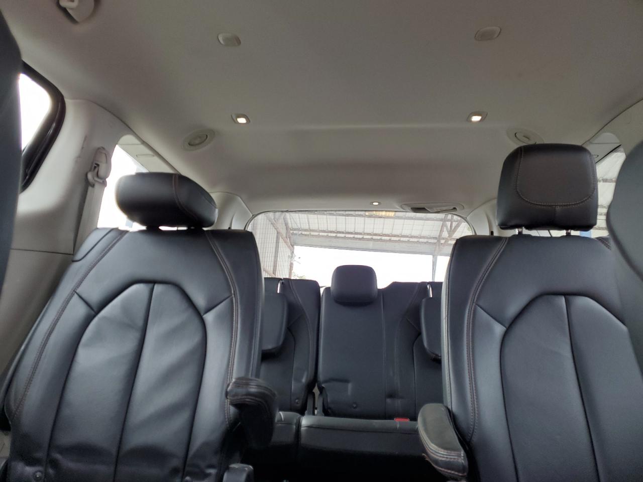 2017 Chrysler Pacifica - Image 10