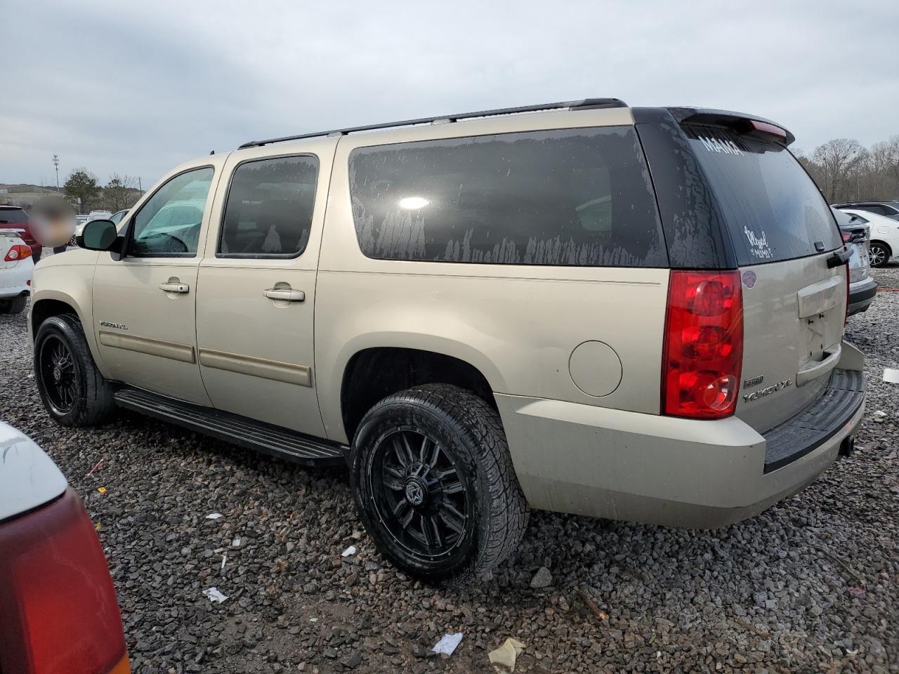 2011 GMC Yukon - Image 2