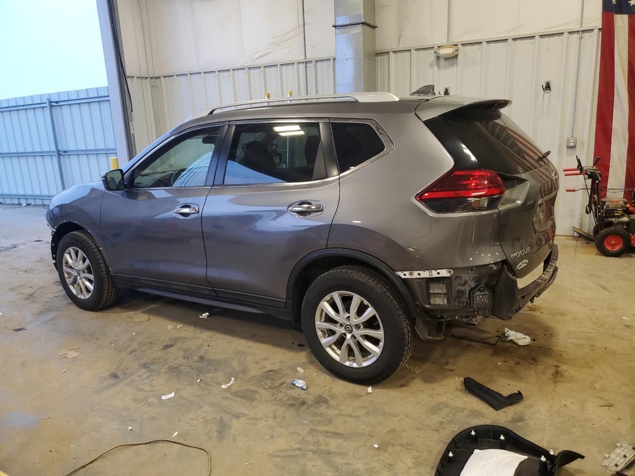 5N1AT2MV8HC818594 2017 NISSAN ROGUE - Image 2