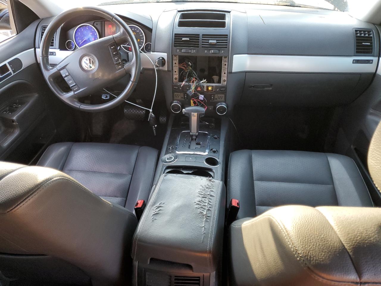 2009 Volkswagen Touareg - Image 8