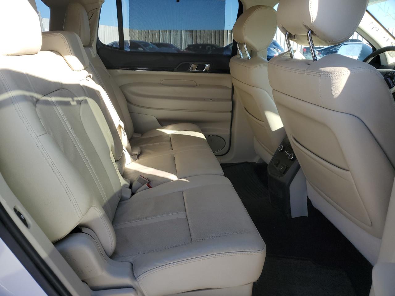 2019 Lincoln MKT - Image 11