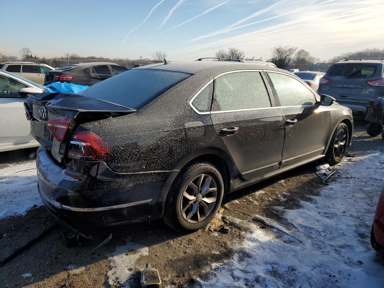 2017 Volkswagen Passat - Image 3