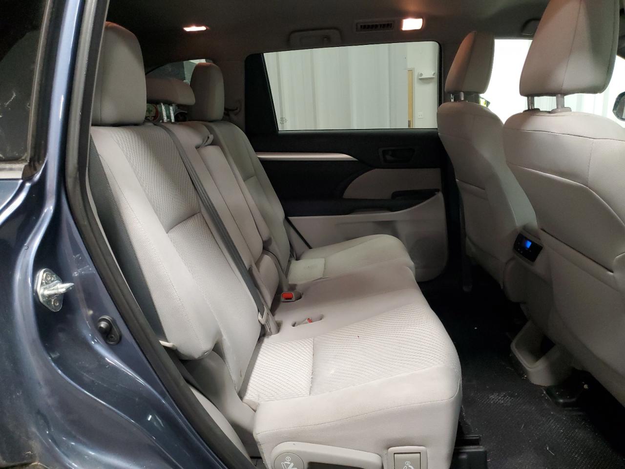 2015 Toyota Highlander - Image 11
