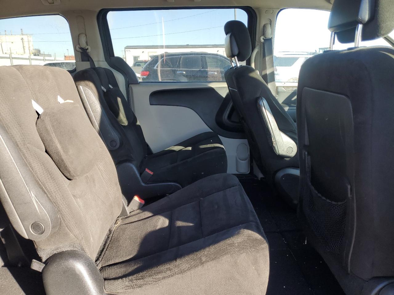 2015 Dodge Caravan - Image 11