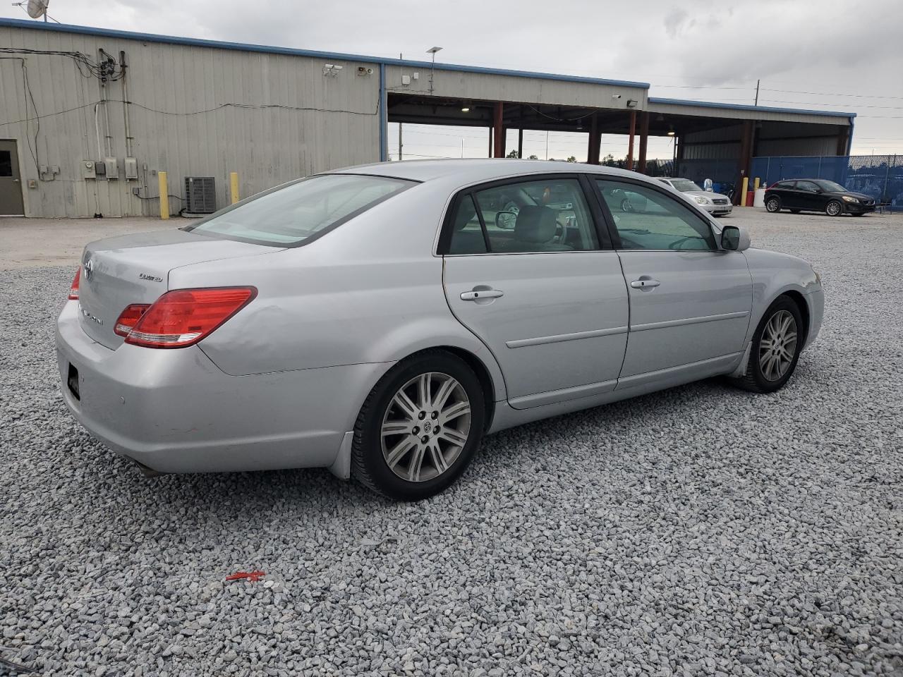 2007 Toyota Avalon - Image 3