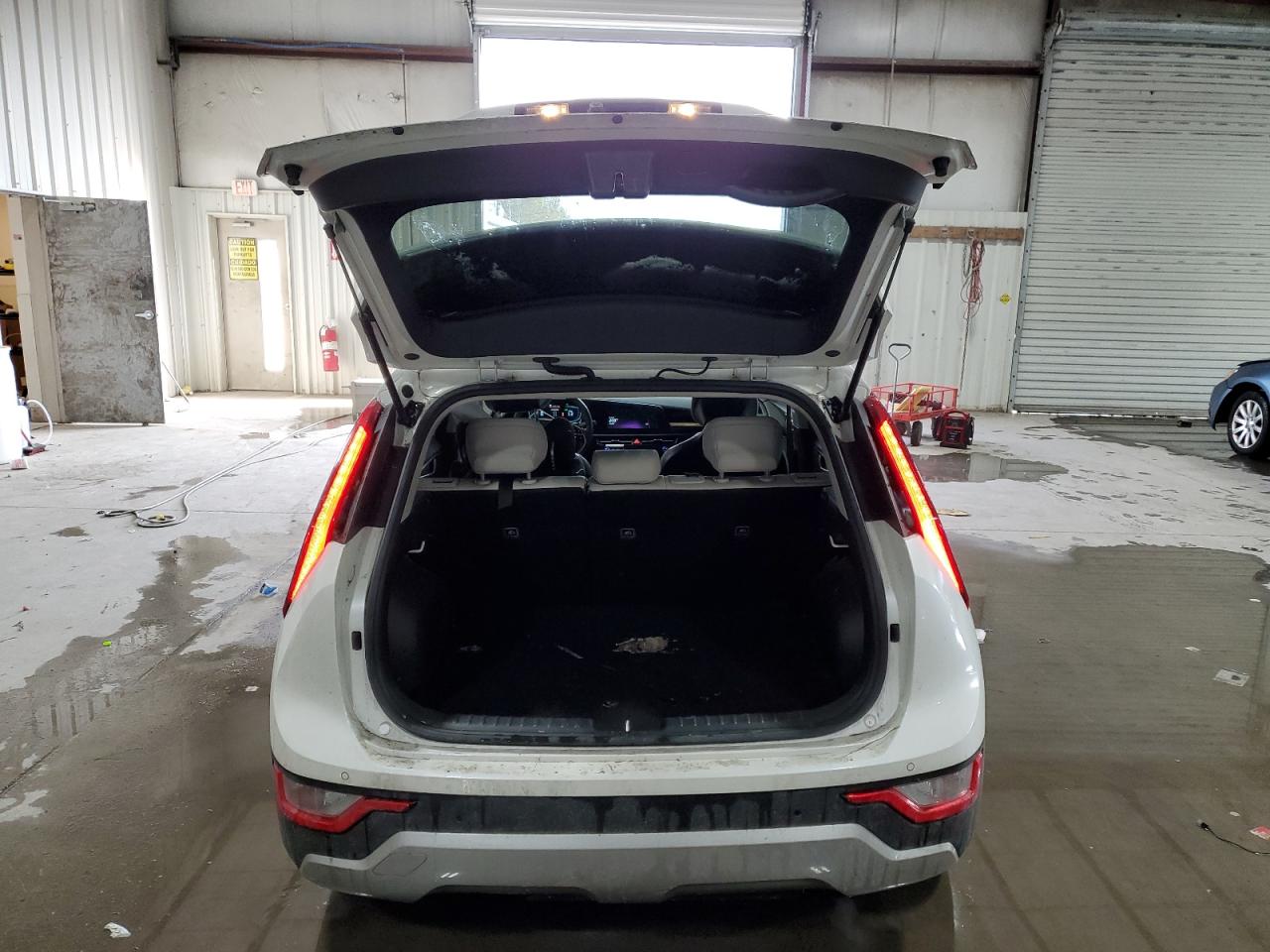 2023 Kia Niro - Image 6