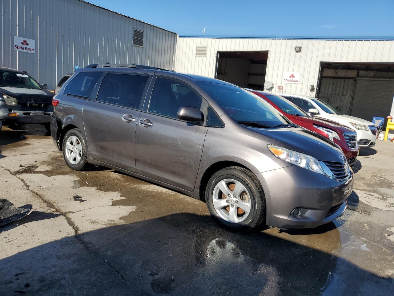 2015 Toyota Sienna - Image 4